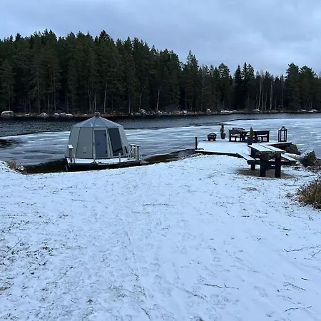 Kivisalmi Ja Aurorahut Bateau-hôtel *