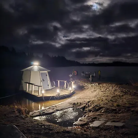 Kivisalmi Ja Aurorahut Bateau-hôtel *