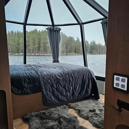 Kivisalmi Ja Aurorahut Bateau-hôtel