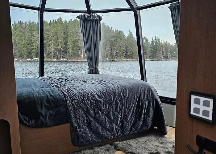 Kivisalmi Ja Aurorahut Botel