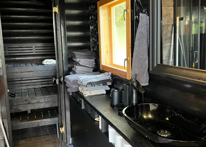 Kivisalmi Ja Aurorahut Botel